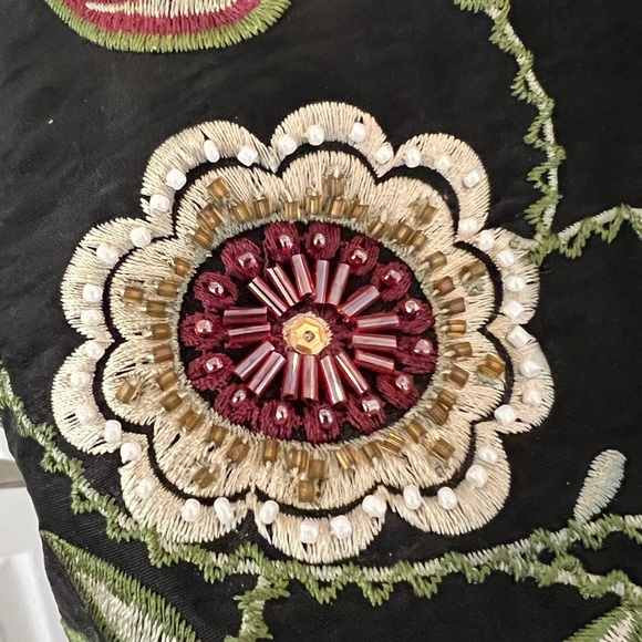 Gorgeous Sugar Lips Boutique skirt w/beaded & embroidered flowers, sateen tie - Picture 4 of 5